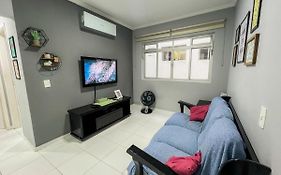 Apartamento lado praia reformado